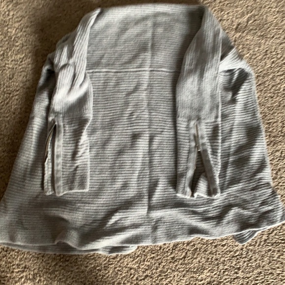 Banana Republic - Picture 3 of 3